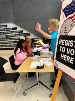 IRP members help New School students register to vote, Fall 2018