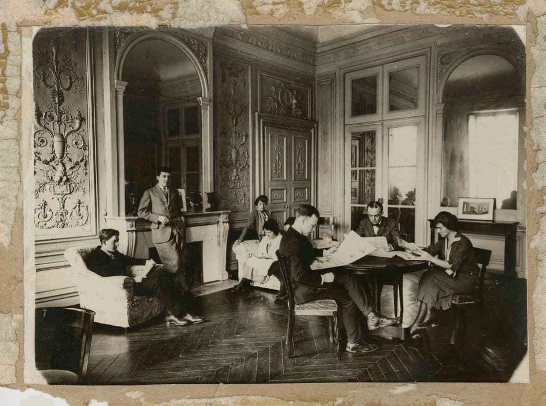 Students in Paris Ateliers